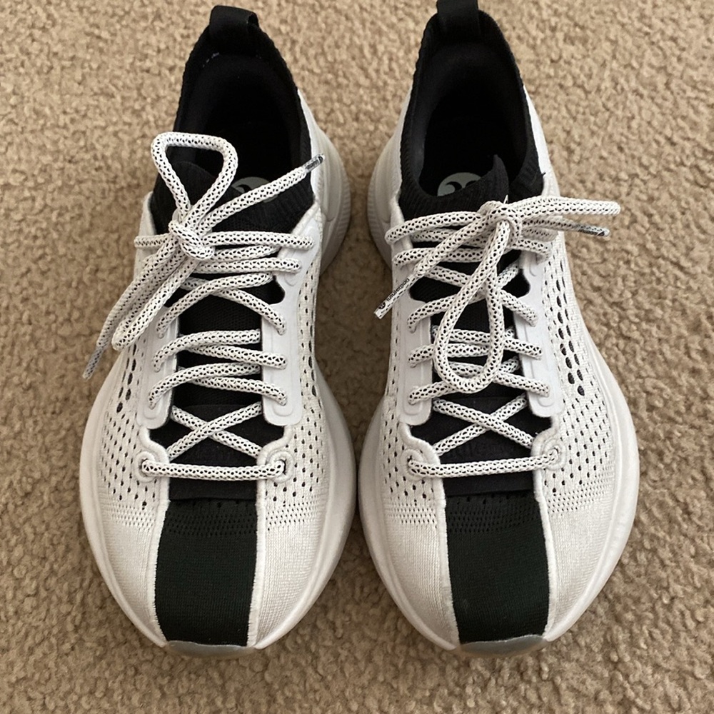 Lululemon charge feel 3 sneakers 6